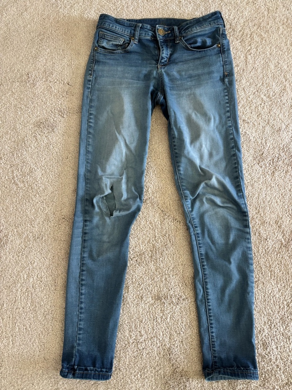 Jeggings w/ripped knee size 5